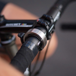 Knog Oi Sonnette Vélo Classic Large Couleur Argent -Sonnettes et klaxons pour vélo Soldes knog oi sonnette velo classic large couleur argent 3