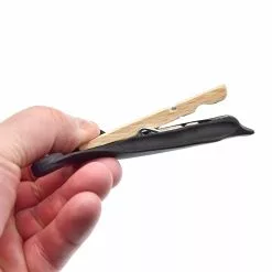 Poupoupidou La Pince à Jupe Magnétique Pour Le Vélo -Sonnettes et klaxons pour vélo Soldes la pince a jupe magnetique pour le velo 2