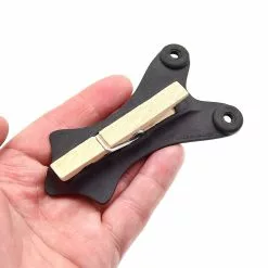 Poupoupidou La Pince à Jupe Magnétique Pour Le Vélo -Sonnettes et klaxons pour vélo Soldes la pince a jupe magnetique pour le velo 3