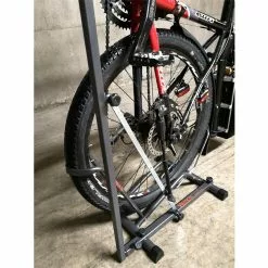 Vélo Original Présentoir Vertical 1 Vélo Roue AV Ou AR 26"/27,5"/29"/700 -Sonnettes et klaxons pour vélo Soldes presentoir vertical 1 velo roue av ou ar 26 275 29 700 5